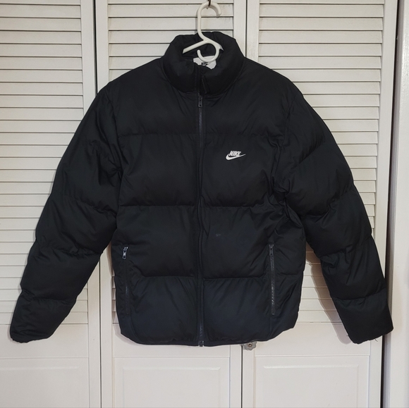 NIKE Men's Sportswear Club Black Puffer Jacket, Size XS - Picture 3 of 7